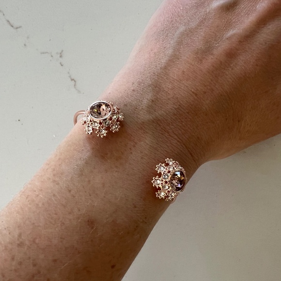 Ted Baker Jewellery Seniie Crystle Daisy Lace Cuff Rose Bangle - Picture 1 of 5